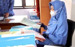 Pastikan Kedisiplinan Pegawai, Camat Tallo Sidak di Kantor Lurah Ujung Pandang Baru