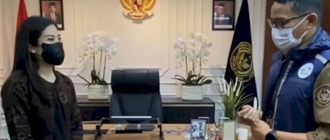 Potret Sandiaga Uno saat menitipkan Kemenparekraf kepada Angela Tanoesoedibjo, Kamis (10/11/2021). Potret Sandiaga Uno saat menitipkan Kemenparekraf kepada Angela Tanoesoedibjo, Kamis (10/11/2021).