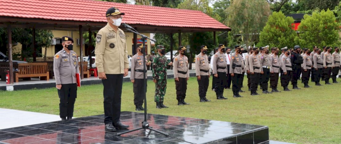 Apel pasukan pengamanan Pilkades Serentak di Jeneponto, dipimpin Bupati Jeneponto, Iksan Iskandar.
