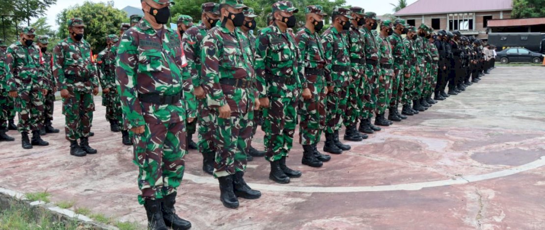 Apel pasukan pengamanan Pilkades Serentak di Jeneponto, dipimpin Bupati Jeneponto, Iksan Iskandar.