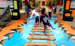 Bikin Takjub! Lantai Sekolah di Luwu Utara Dibuat Lukisan 3 Dimensi, Seperti &ldquo;Tol Langit&rdquo;