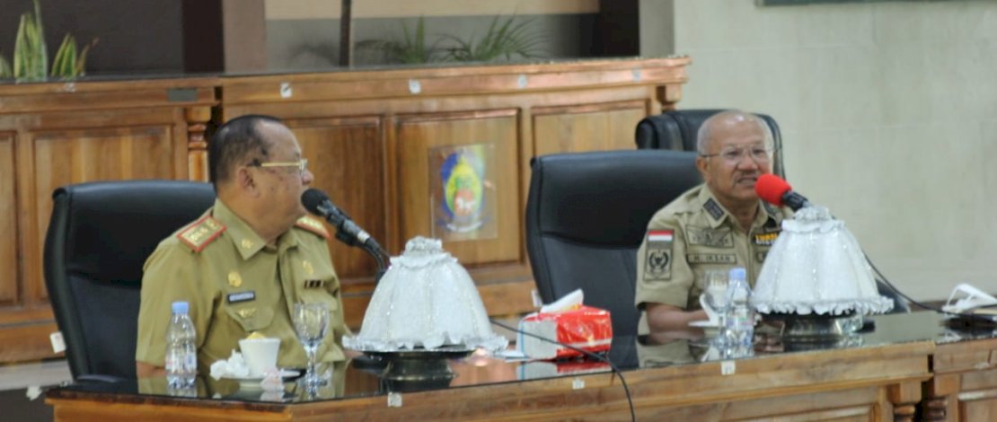 Bupati Jeneponto, Iksan Iskandar (kanan), bersama Sekda Jeneponto, HM Syafruddin Nurdin pada coffee morning, Selasa, (16/11/2021).