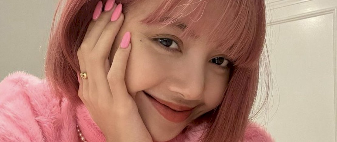 Tampil Tanpa Riasan di Depan Penggemar, Lisa Blackpink Buktikan Cantiknya Alami Tanpa Oplas Tampil Tanpa Riasan di Depan Penggemar, Lisa Blackpink Buktikan Cantiknya Alami Tanpa Oplas