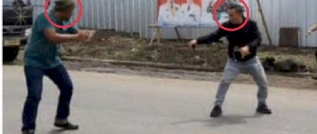 Duel berdarah antara dua pria di Tasikmalaya, Jawa Barat.