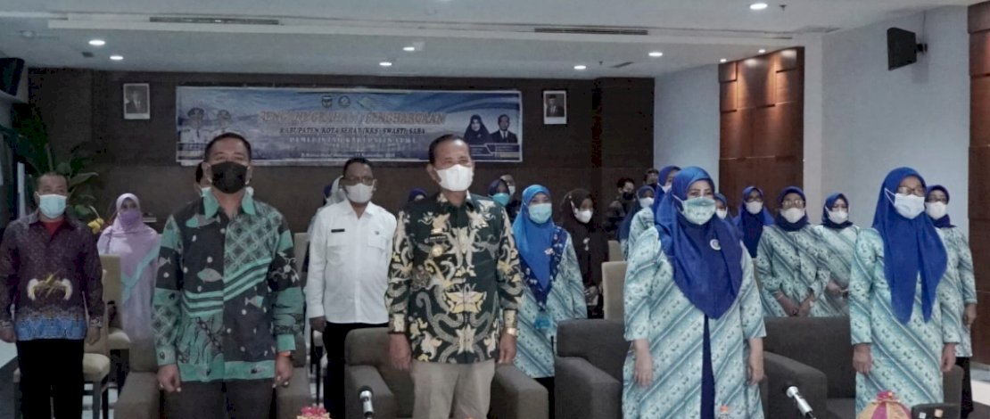 Basmin Mattayang bersama Ketua Forum Kabupaten/Kota Sehat (KKS) Kabupaten Luwu, Dr Hj Hayarna Basmin Mengungkapkan rasa syukur dan bahagia atas capaian Swasti Saba Wistara.