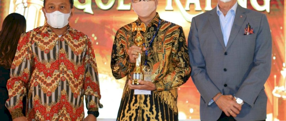 Senior Manager Communication PT Vale Indonesia Tbk, Bayu Aji menerima  penghargaan ajang Asia Sustainability Reporting Rating (ASRRAT) 2021. PT Vale mendapat penghargaan Gold (emas). Penghargaan tingkat Asia diperoleh sebagai komitmen perseroan dalam keterbukaan informasi Sustainability Report atau  pelaporan program keberlanjutan. Penghargaan diserahkan di Jakarta, Rabu, 17 November 2021