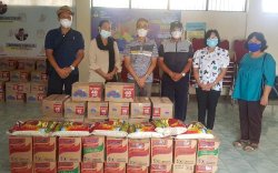 Camat Biringkanaya Berbagi Bantuan ke Jemaat dan Panti