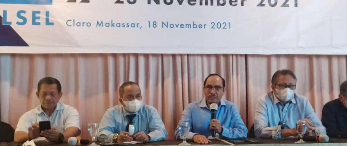 Ketua PHRI Sulsel bersama APINDO Sulsel saat menggelar konprensi pers di  Claro Hotel Makassar.