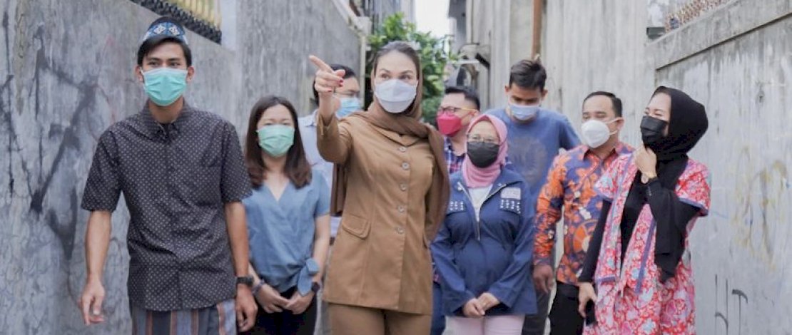 Potret Hari Pertama Luna Maya menduduki jabatan Ketua RT di Kemang.