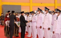 Lantik 61 Kepala Desa, Bupati Luwu Timur Ingatkan Tak Lakukan Eforia Berlebihan