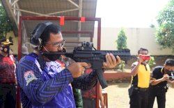 Tembakan Tepat Sasaran Kapolda Sulsel Saat Buka Dansat Brimob Polda Sulsel Cup III