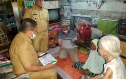 Camat Tamalate Ambil KTP Warga Lumpuh Layu Untuk Diberi Bansos