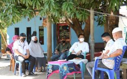 Kunjungan Pertama ke Pulau Lae-lae, Camat Ujung Pandang Sosialisasikan Makassar Recover