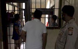 Malam-malam Sidak Polsek Wara, Kapolres Palopo Beri Tausyiah ke Tahanan