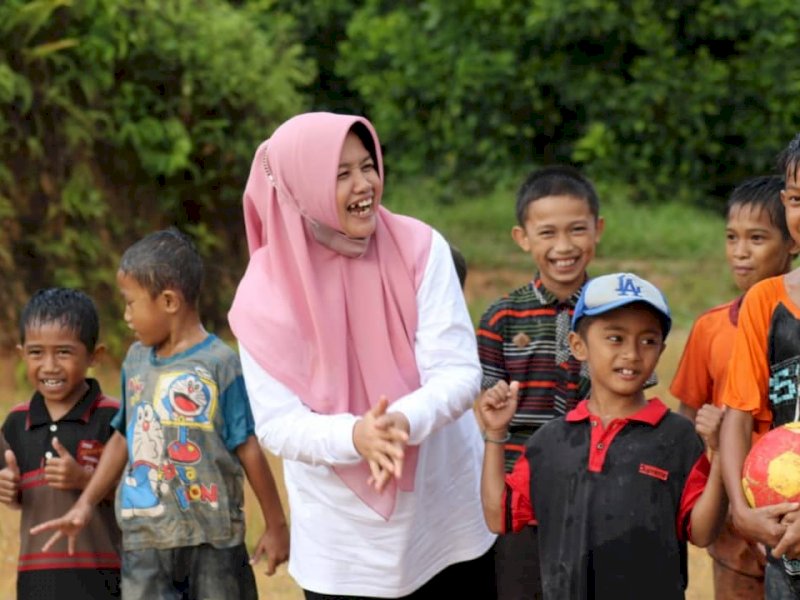 Rayakan Hari Anak Sedunia, Wabup Sinjai Main Lumpur Bareng Bocah Pegunungan Terasa