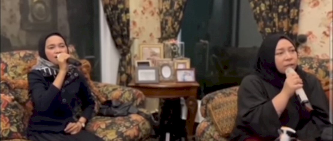 Penampilan Ressa dan Melly Goeslaw menyanyikan lagu mendiang Nikke Ardillah.