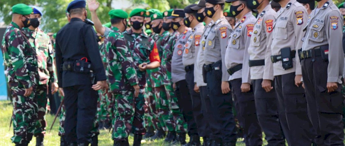 Apel pasukan pengamanan kunjungan Presiden RI di Lapangan Suharto, Jeneponto.