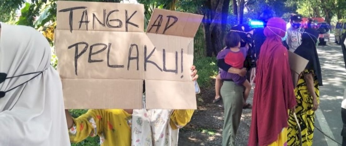 Warga Mancani demo di jalan trans Sulawesi.