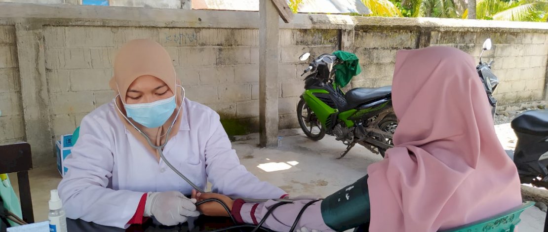 Suasana donor darah di Masjid Baiturrahman, Kecamatan Mappadeceng, Luwu Utara. 