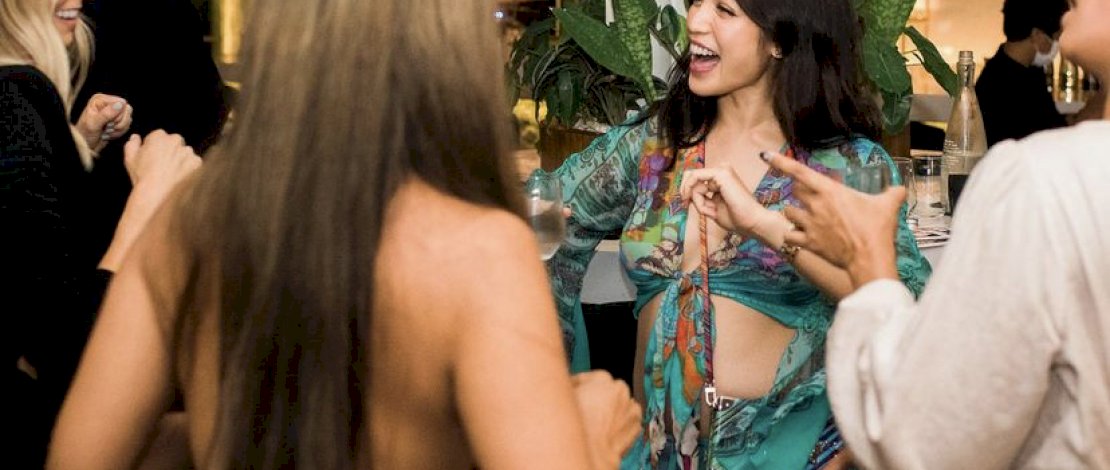 Potret Jessica Iskandar bersama teman-temannya.