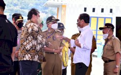 Momen Ketika Jokowi, Airlangga dan Taufan Pawe Saling Tunjuk