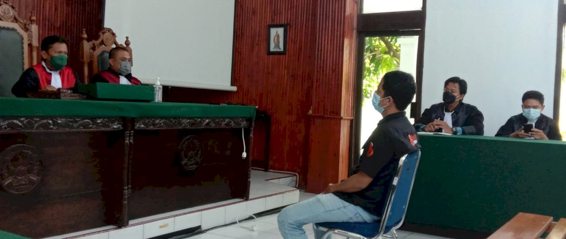 Suasana sidang dengan terdakwa Asrul.