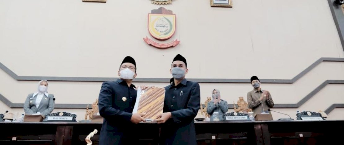 Pengesahan APBD 2022 menjadi perda.