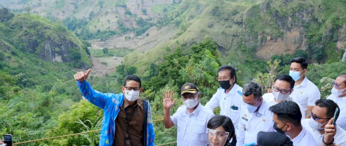 Sandiaga Uno Terkesima dengan Air Terjun Bossolo di Jeneponto