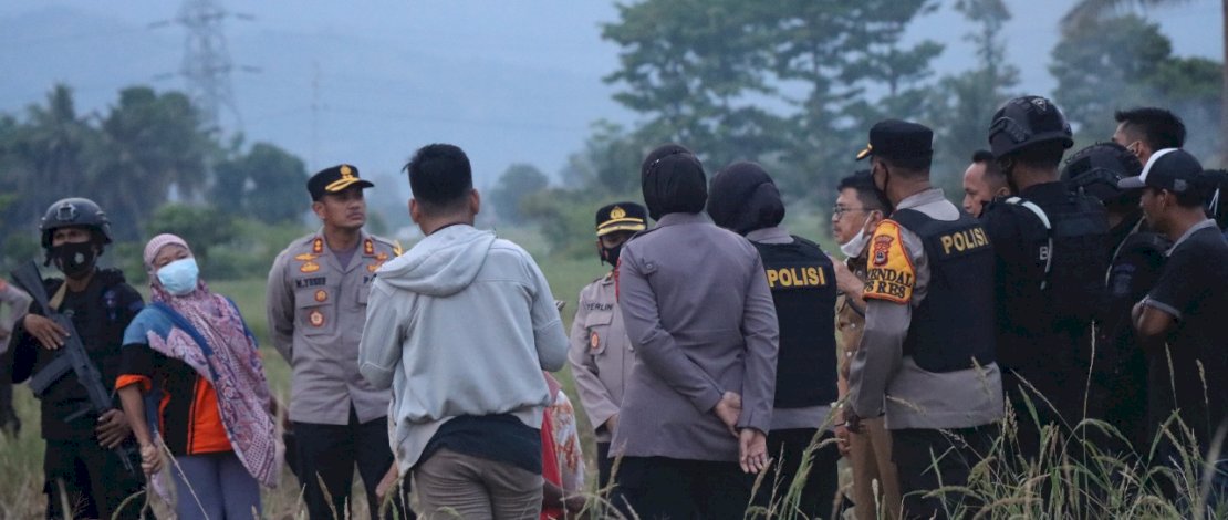 Kapolres Palopo AKBP Muhammad Yusuf bersama Wali Kota Palopo mengunjungi Kelurahan Mancani.