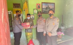 Sasar Warga Tellulimpoe, Kapolres Sinjai Beri Bantuan dan Ajak Sukseskan Vaksinasi