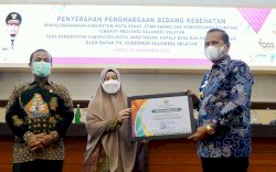 Bupati Luwu Terima Penghargaan dari Gubernur Sulsel dan Kementrian Kesehatan RI