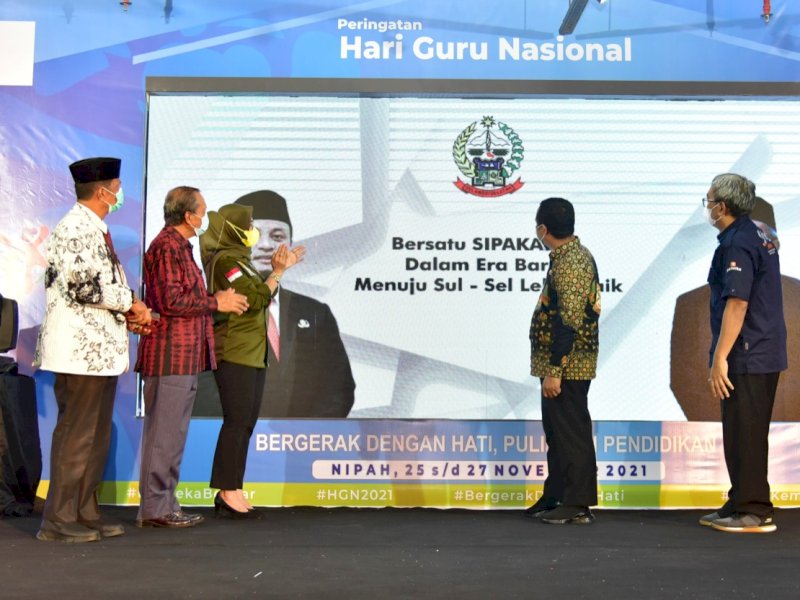 Solusi Belajar di Tengah Pandemi, Andi Sudirman Launching Aplikasi Smart School Pada Peringatan Hari Guru Nasional