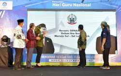 Solusi Belajar di Tengah Pandemi, Andi Sudirman Launching Aplikasi Smart School Pada Peringatan Hari Guru Nasional