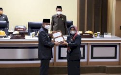 Walikota Serahkan Ranperda RJU ke DPRD Parepare 
