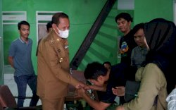 Jenguk Korban, Bupati Luwu Beri Pesan Moral Terkait Insiden Penyerangan Asrama Mahasiswa