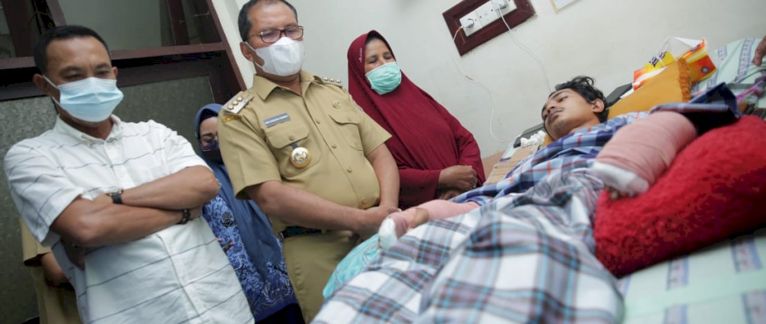 Wali kota Danny Tanggung Biaya Pengobatan Kedua Mahasiswa Korban Pertikaian 