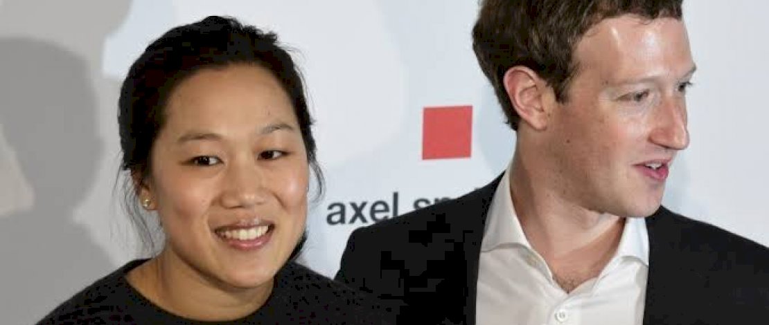 CEO Facebook, Mark Zuckerberg dan Istrinya.