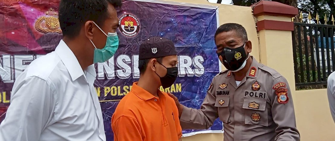 Kepolisian Polsek Bontomarannu merilis pelaku pembusuran dihalaman Kantor Mapolsek Bontomarannu, Senin (29/11/20210.