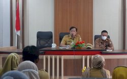 Gelar Rapat Awal Pekan, Camat Tamalanrea Tekankan Kedisiplinan dan Kebersihan
