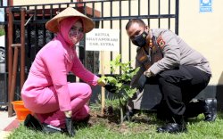 Cara Polres Luwu Utara Peringati Hari Penanaman Pohon