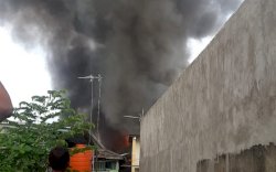 Asap Mengepul, Rumah Warga di Tamalanrea Terbakar