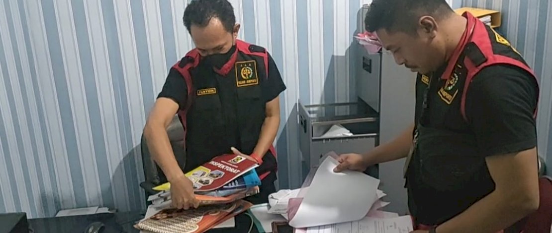 Penggeledahan di Kantor Disdikbud Jeneponto.