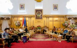 Kumpulkan Kepala Daerah se-Sulsel, Andi Sudirman Minta Habiskan Stok Vaksin