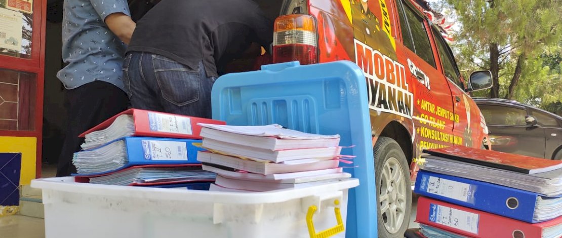 Sejumlah dokumen yang diamankan dari dalam kantor Disdikbud Jeneponto, Jumat (3/12).