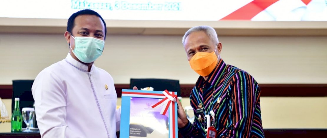 Plt Gubernur Sulsel Serahkan DIPA dan Daftar Alokasi TKDD Tahun 2022