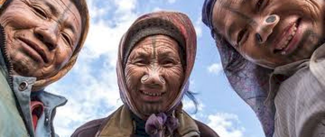wanita Apatani, India. wanita Apatani, India.