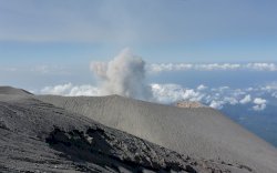 Gunung Semeru Kembali Erupsi, Warga Diminta Batasi Aktivitas