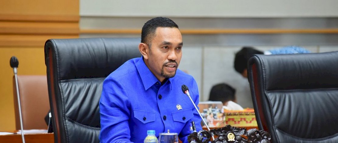 Polres Jeneponto Diserang Ratusan OTK, Ahmad Sahroni Minta Jokowi Pertemukan Petinggi TNI dan Polri Polres Jeneponto Diserang Ratusan OTK, Ahmad Sahroni Minta Jokowi Pertemukan Petinggi TNI dan Polri