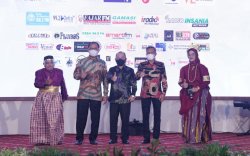 Walikota Makassar Raih Penghargaan Khusus Kepala Daerah Peduli Penyiaran