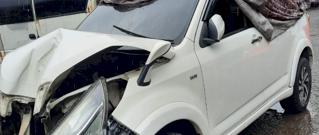Kondisi mobil korban usai kecelakaan. FOTO/IST Kondisi mobil korban usai kecelakaan. FOTO/IST